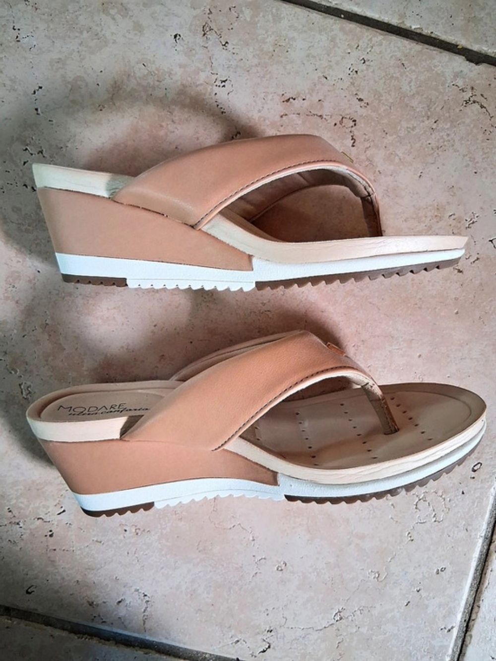 Mödare Wedge Sandals in Tan